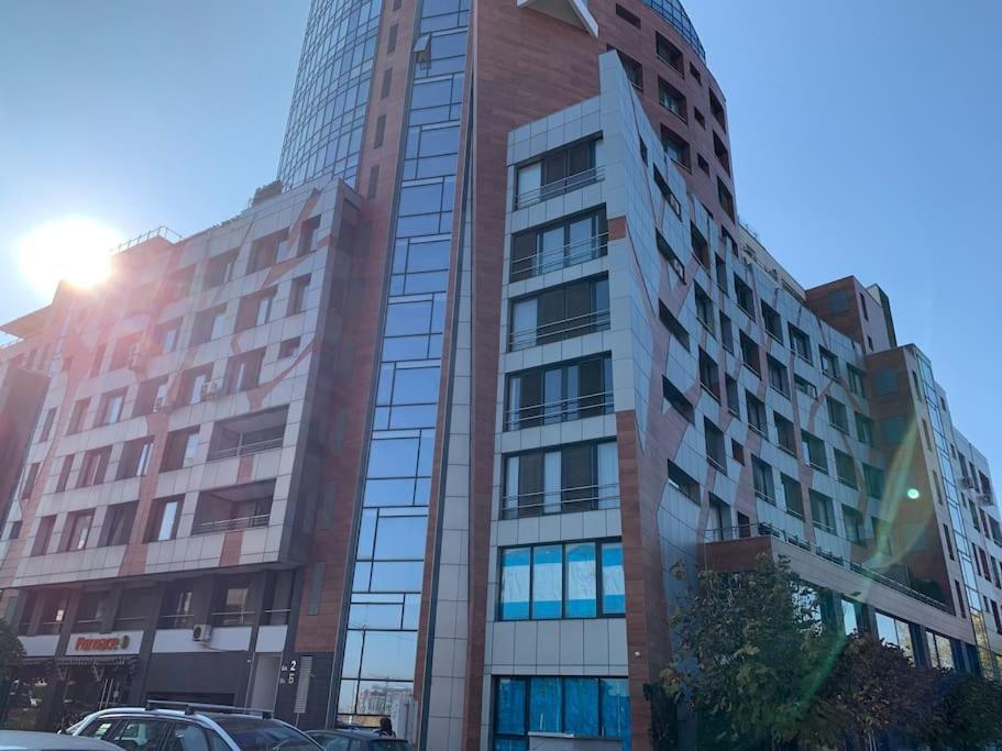 Slivercity Next To Paradise Mall Apartment