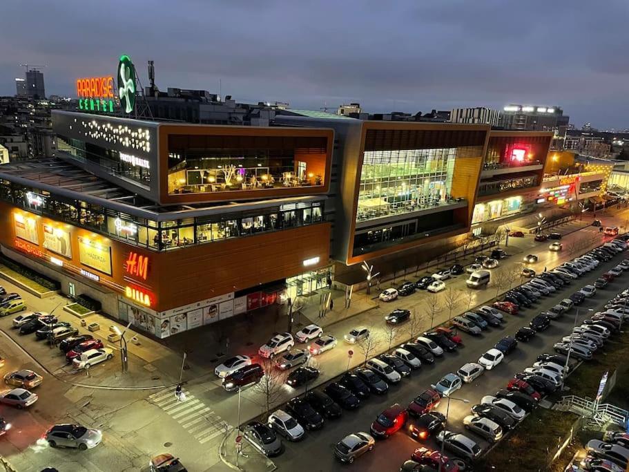 Slivercity Next To Paradise Mall Apartment *